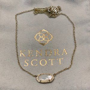 Elisa Pendant Necklace in Ivory Pearl